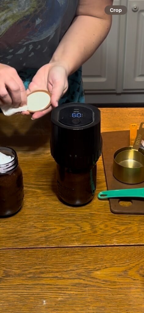vacuum sealer on mason jars for dry caanning